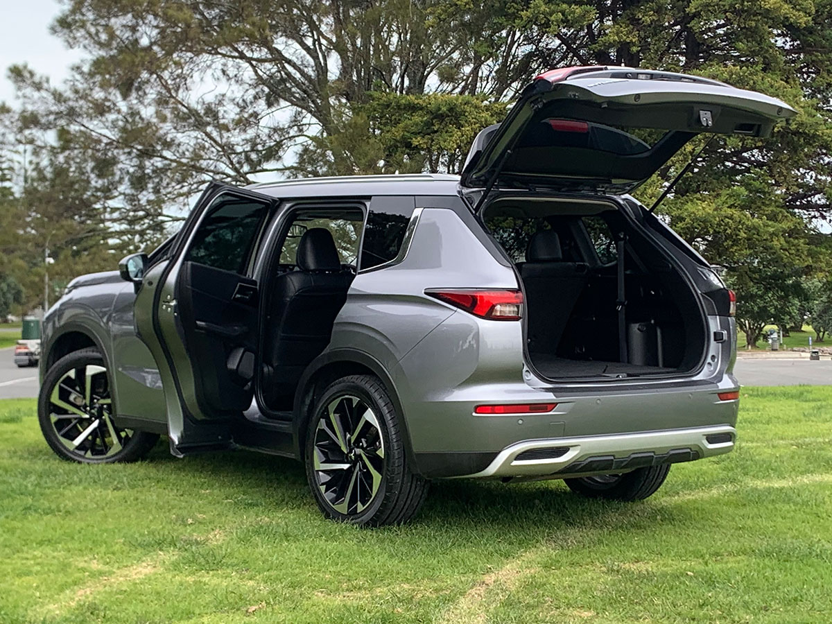 2023 Mitsubishi Outlander XLS 2WD 7 Seater 2.5L Petrol Auto