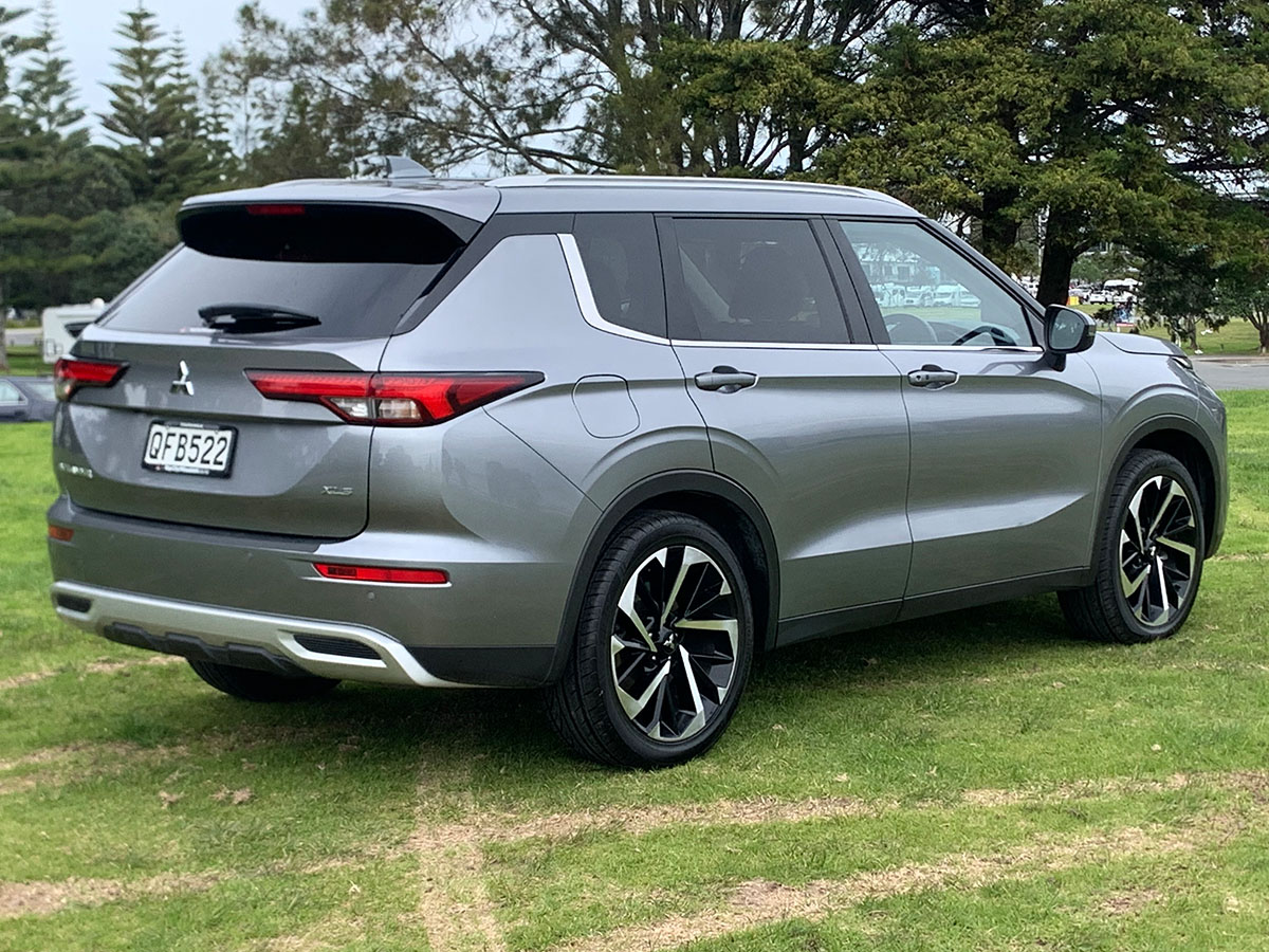 2023 Mitsubishi Outlander XLS 2WD 7 Seater 2.5L Petrol Auto