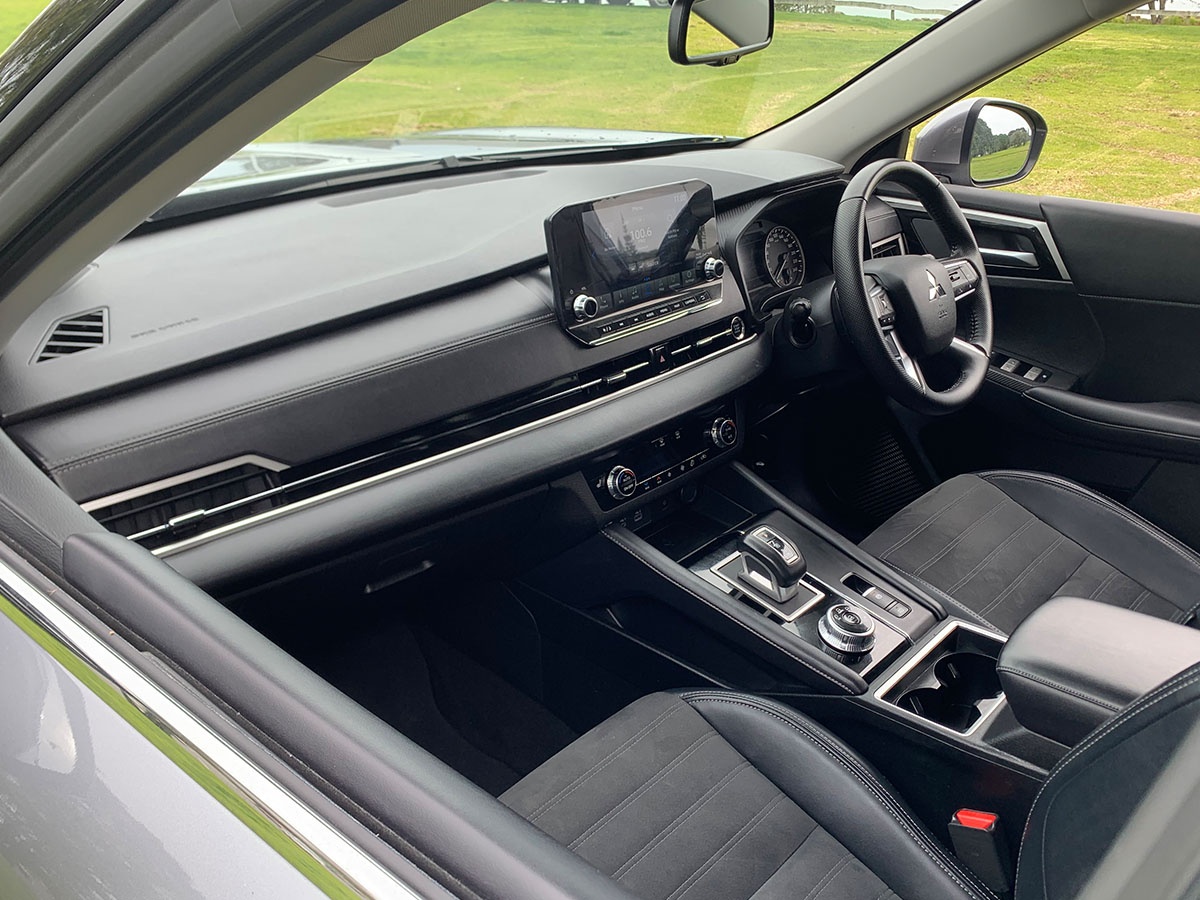 2023 Mitsubishi Outlander XLS 2WD 7 Seater 2.5L Petrol Auto