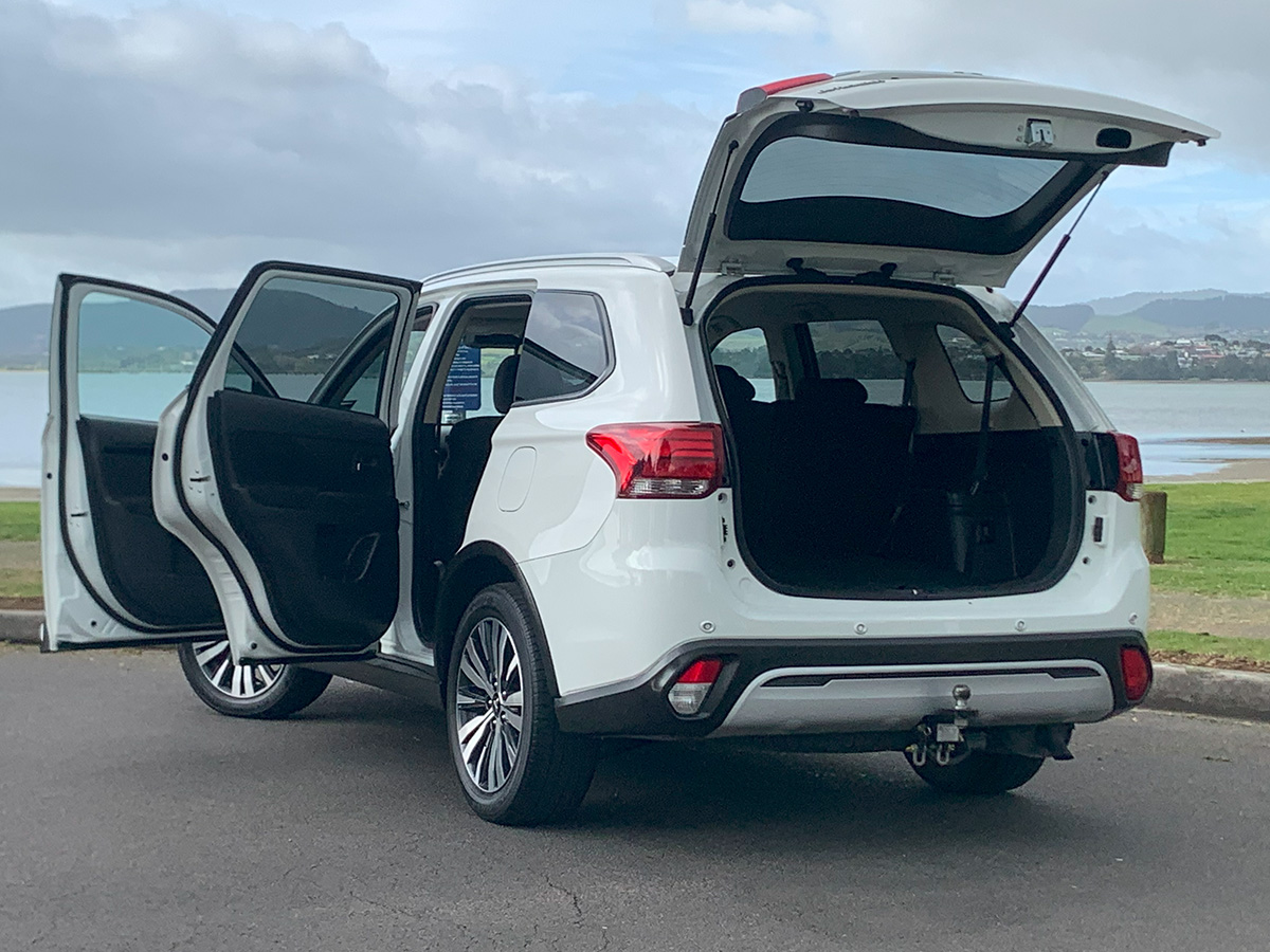 2020 Mitsubishi Outlander LS 2.4L Petrol 7 Seater Automatic