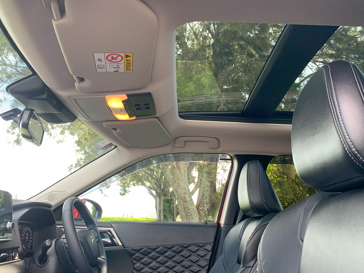 2023 Mitsubishi Outlander VRX PHEV HYBRID 4WD