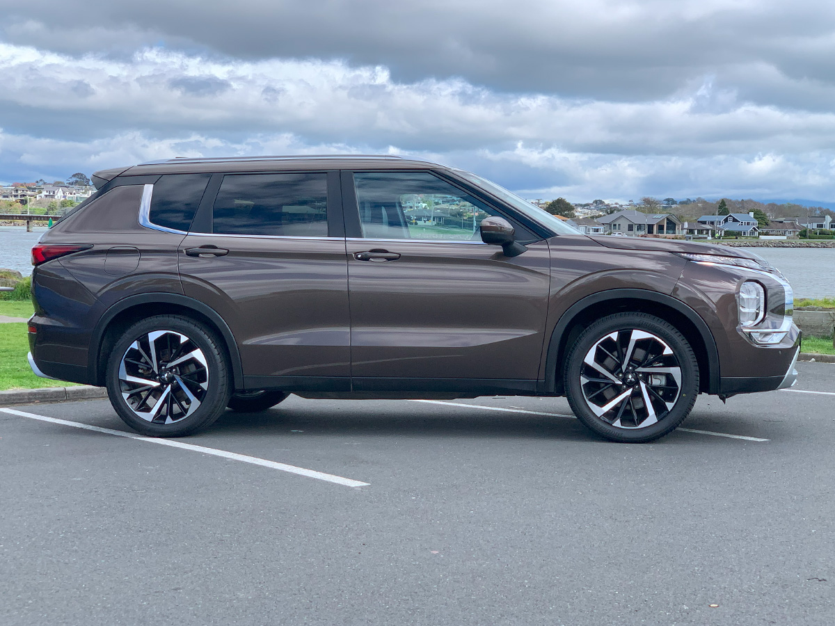 2023 Mitsubishi Outlander XLS 2WD 7 Seater 2.5L Petrol Auto