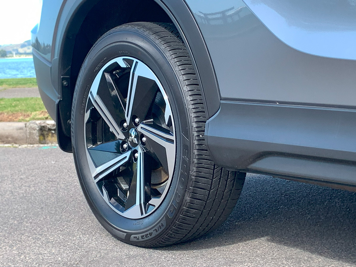 2024 Mitsubishi Eclipse Cross PHEV XLS 4WD Hybrid