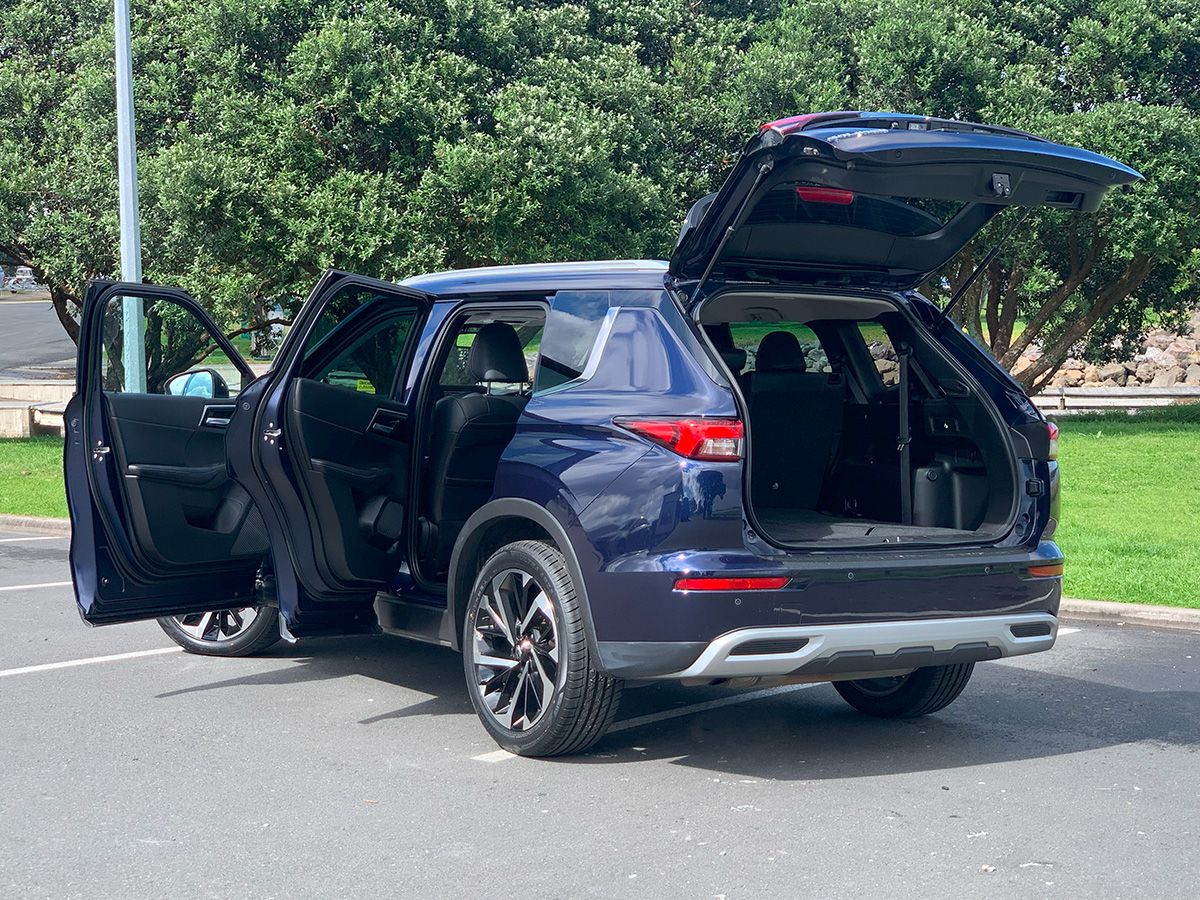 2022 Mitsubishi Outlander XLS 2WD 7 Seater 2.5L Petrol