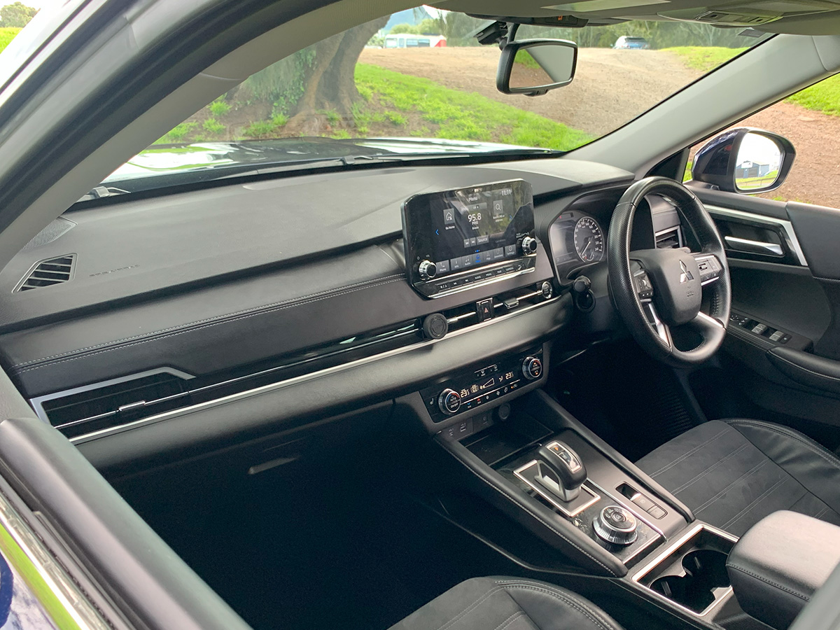 2022 Mitsubishi Outlander XLS 2WD 7 Seater 2.5L Petrol