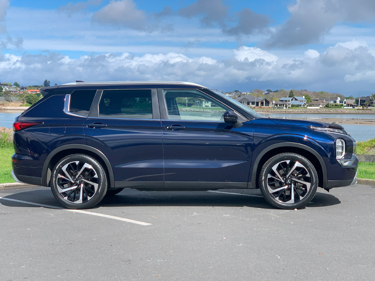 2022 Mitsubishi Outlander XLS 2WD 7 Seater 2.5L Petrol