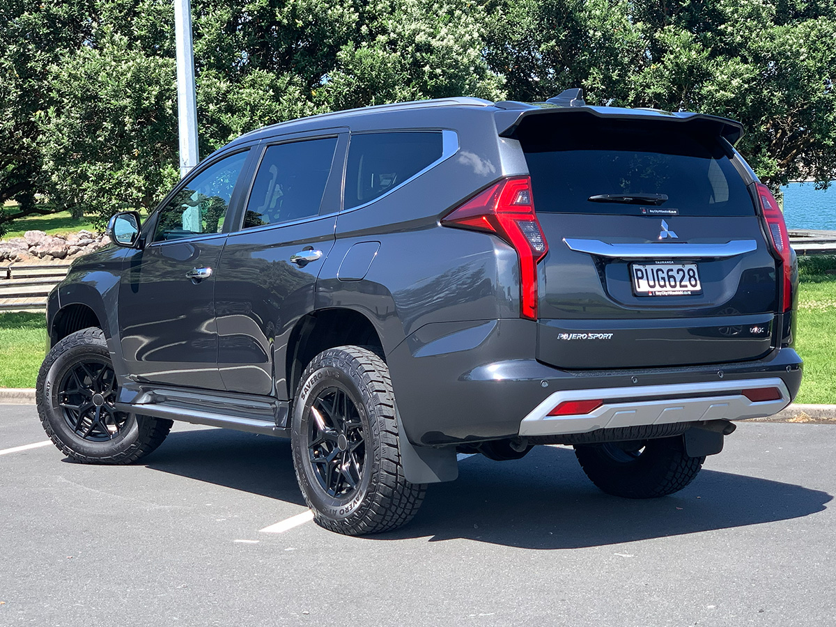 2023 Mitsubishi Pajero Sport VRX 4WD 7 Seater