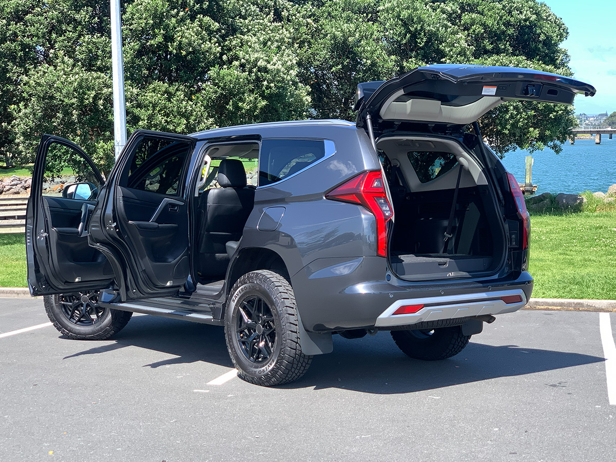 2023 Mitsubishi Pajero Sport VRX 4WD 7 Seater