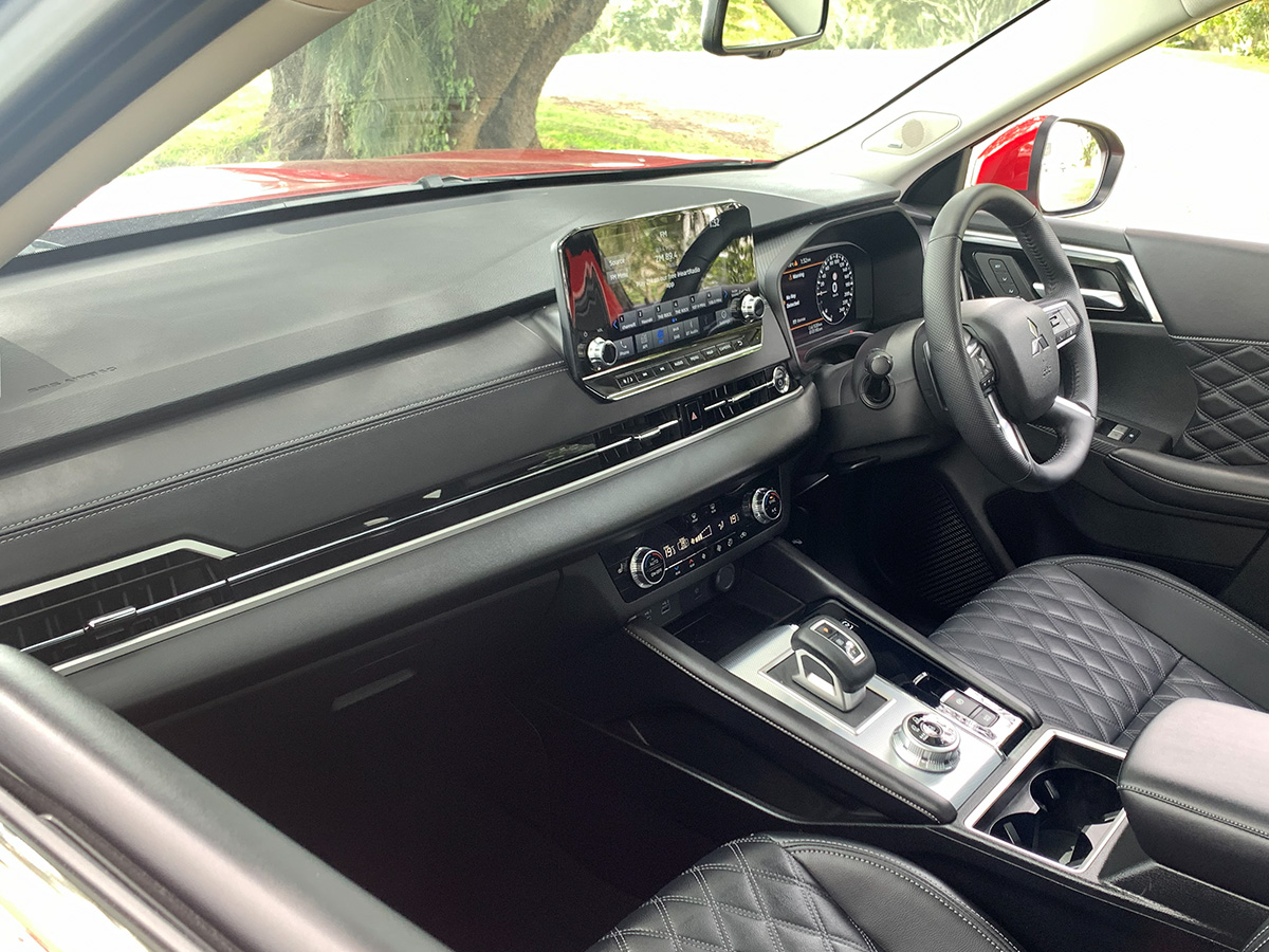 2024 Mitsubishi Outlander PHEV VRX 7 Seater