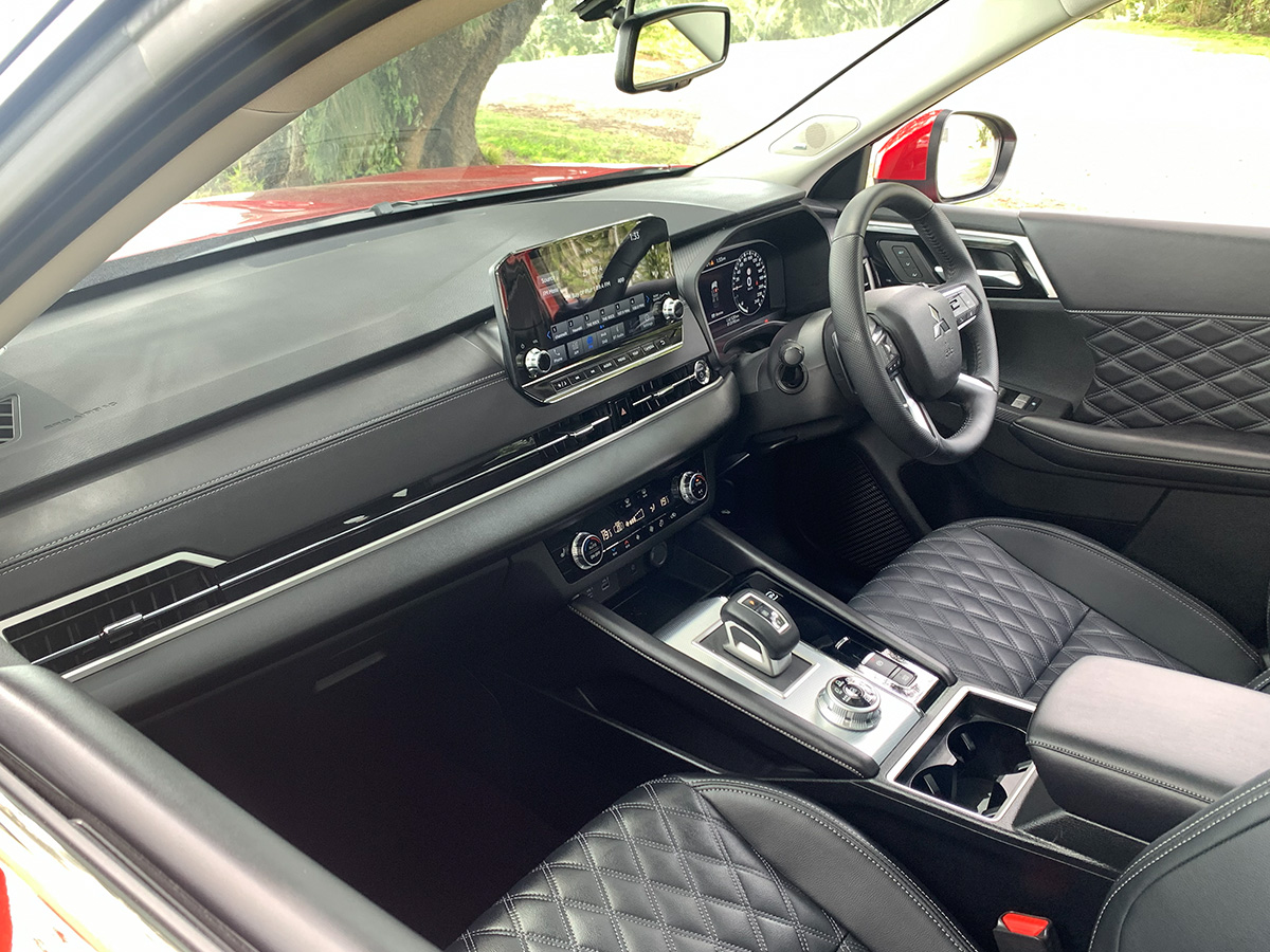 2024 Mitsubishi Outlander PHEV VRX 7 Seater