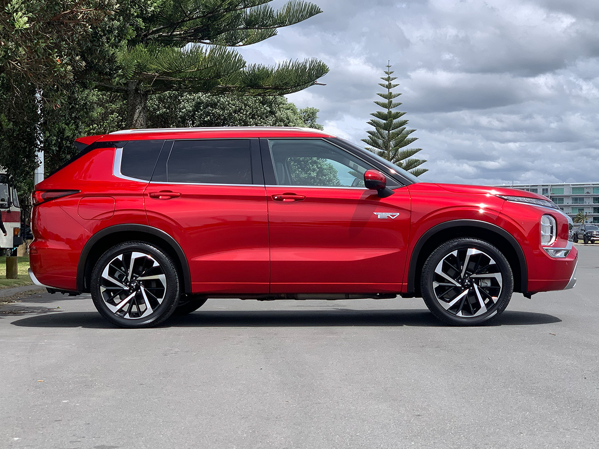 2024 Mitsubishi Outlander PHEV VRX 7 Seater