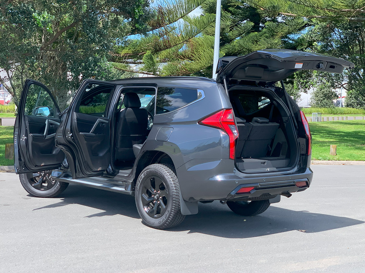 2025 Mitsubishi Pajero Sport VRX Black Edition