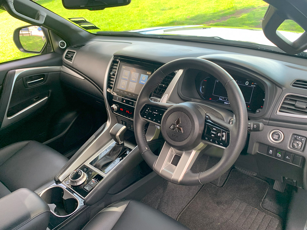 2025 Mitsubishi Pajero Sport VRX Black Edition