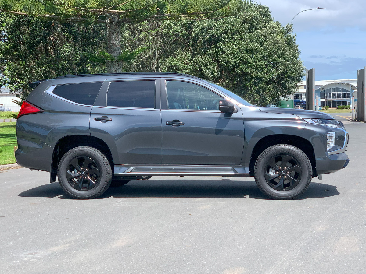 2025 Mitsubishi Pajero Sport VRX Black Edition