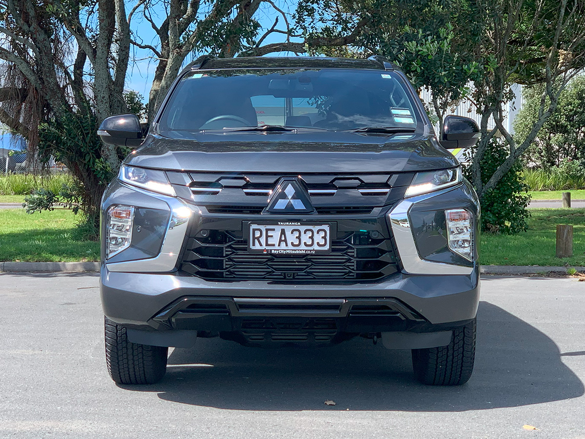 2025 Mitsubishi Pajero Sport VRX Black Edition