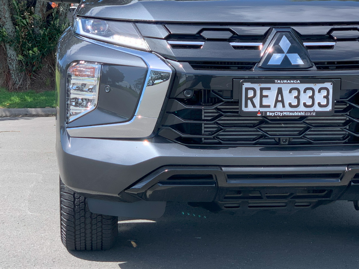 2025 Mitsubishi Pajero Sport VRX Black Edition