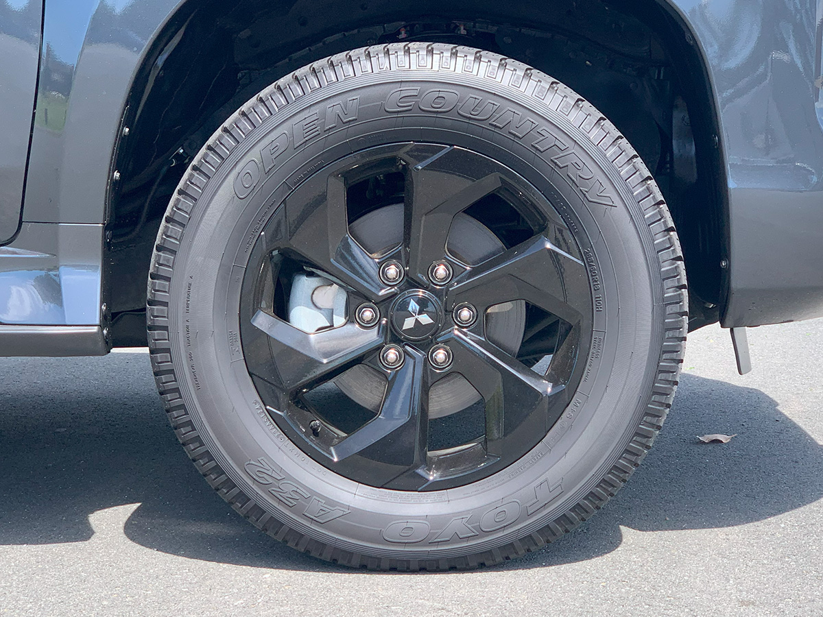 2025 Mitsubishi Pajero Sport VRX Black Edition