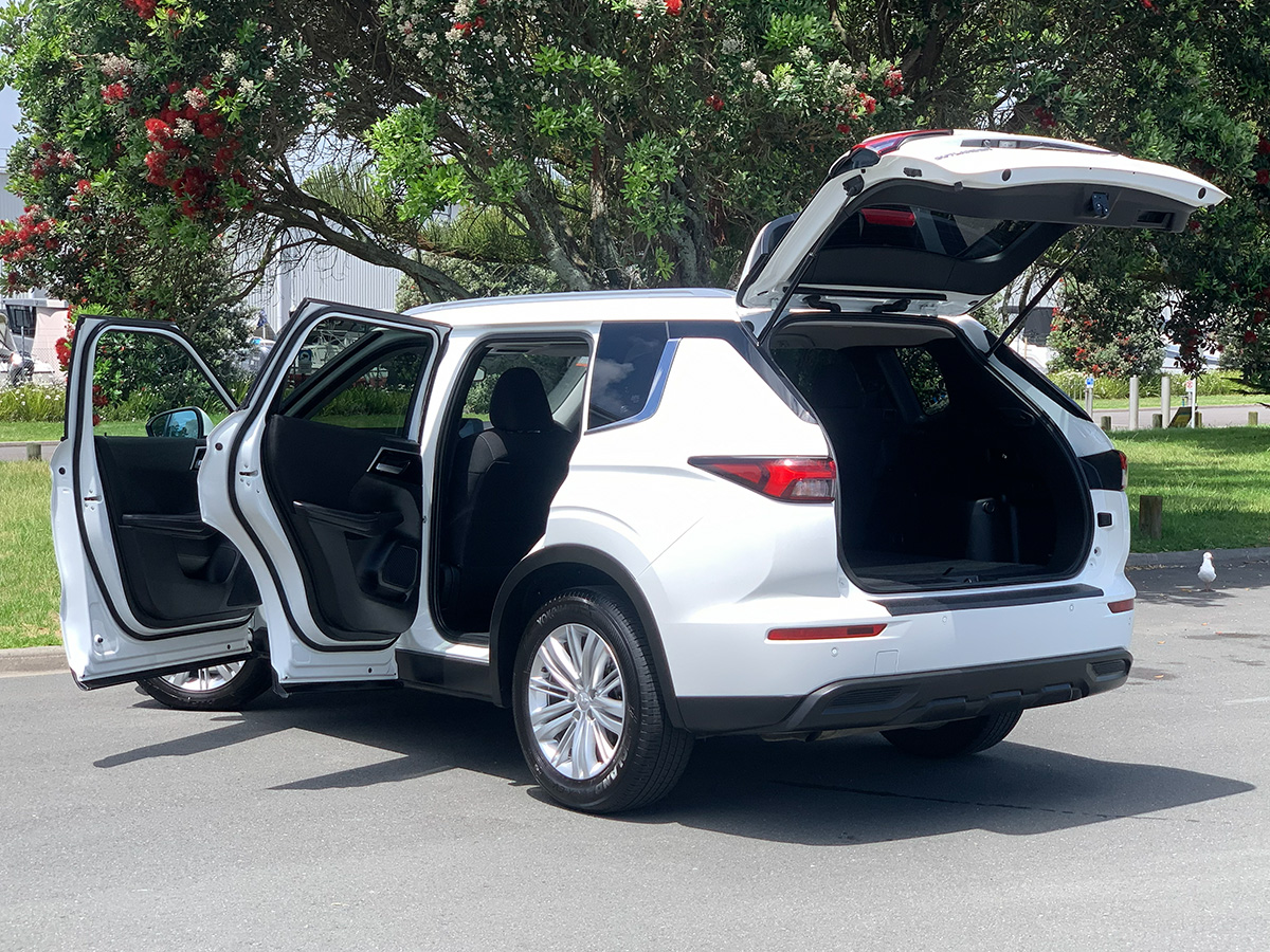 2023 Mitsubishi Outlander LS 2WD 2.5L Petrol Auto