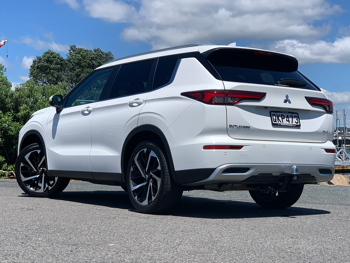 2024 Mitsubishi Outlander XLS 2WD 7 Seater