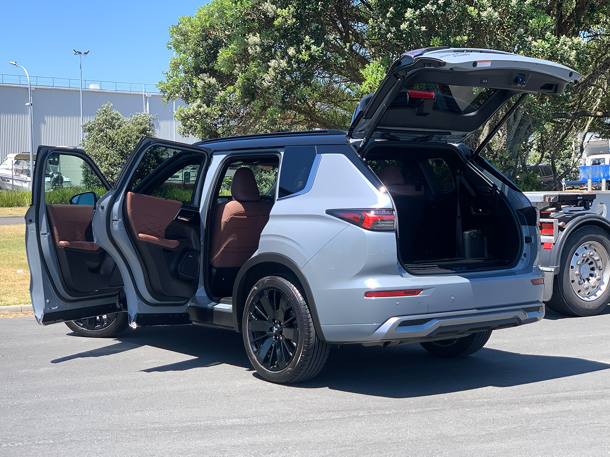 2025 Mitsubishi Outlander Exceed 4WD 7 Seater 2.5L Petrol Auto