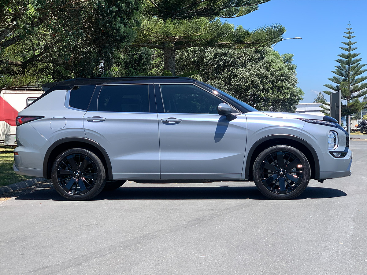 2025 Mitsubishi Outlander Exceed 4WD 7 Seater 2.5L Petrol Auto