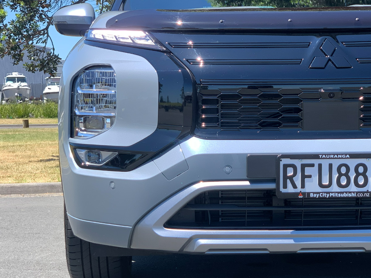 2025 Mitsubishi Outlander Exceed 4WD 7 Seater 2.5L Petrol Auto