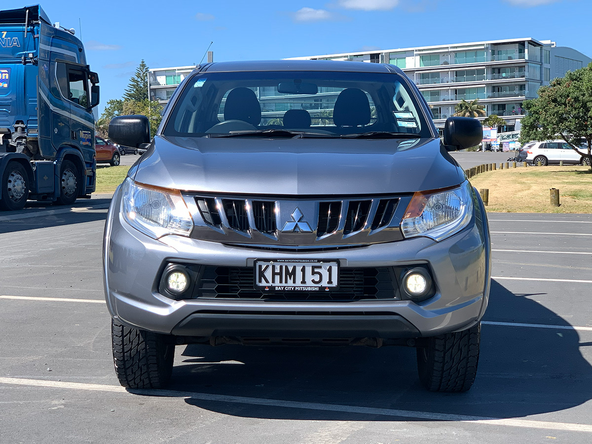 2017 Mitsubishi Triton GLX 4WD Double Cab Flat Deck