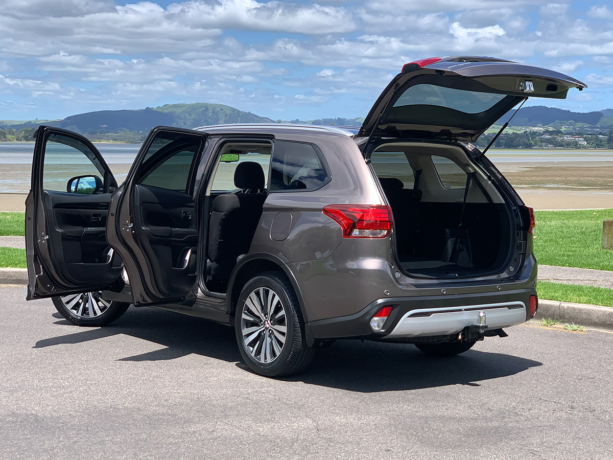 2022 Mitsubishi Outlander LS 2.4L Petrol 7 Seater Automatic