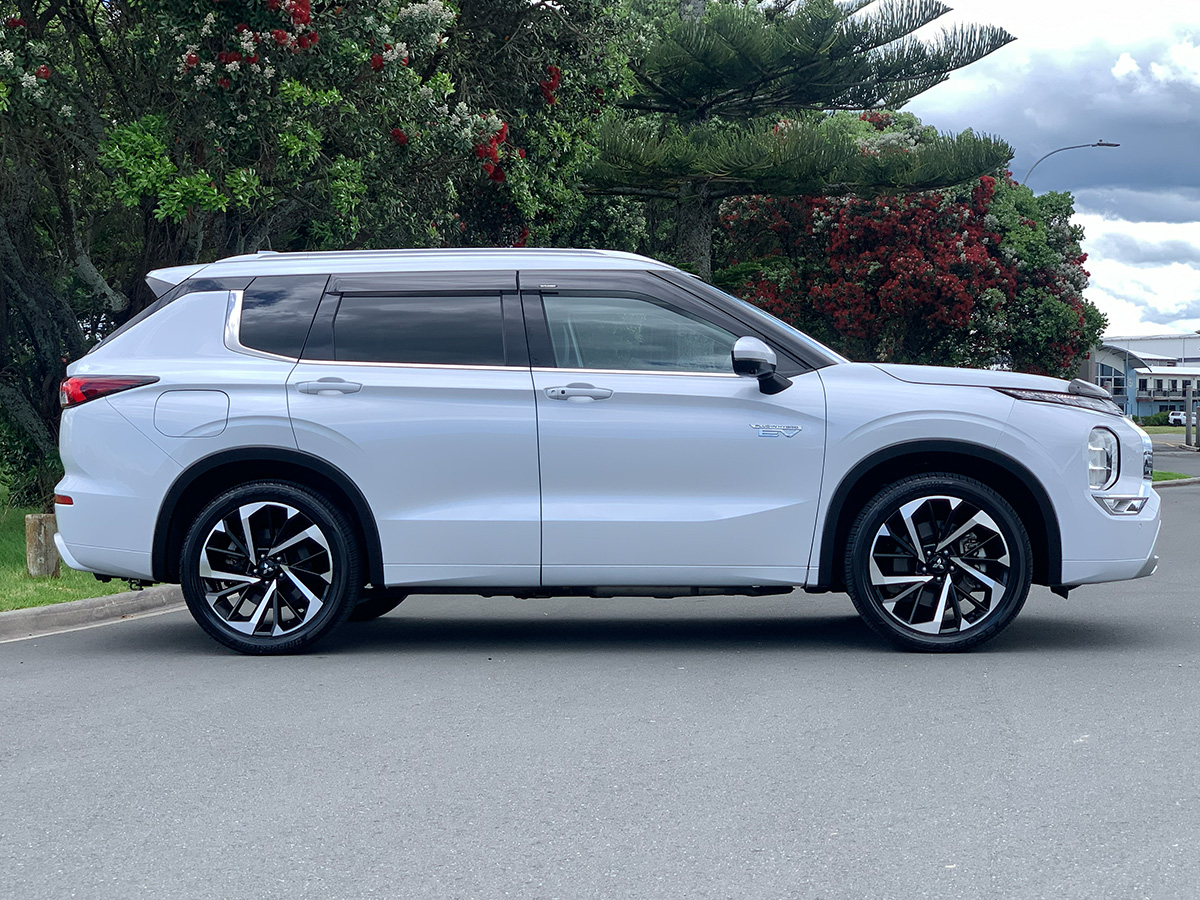 2023 Mitsubishi Outlander VRX PHEV HYBRID 4WD