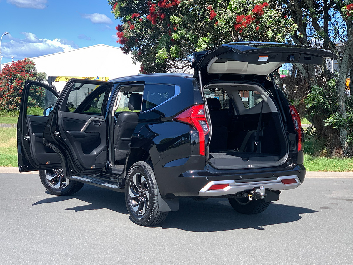 2024 Mitsubishi Pajero Sport VRX