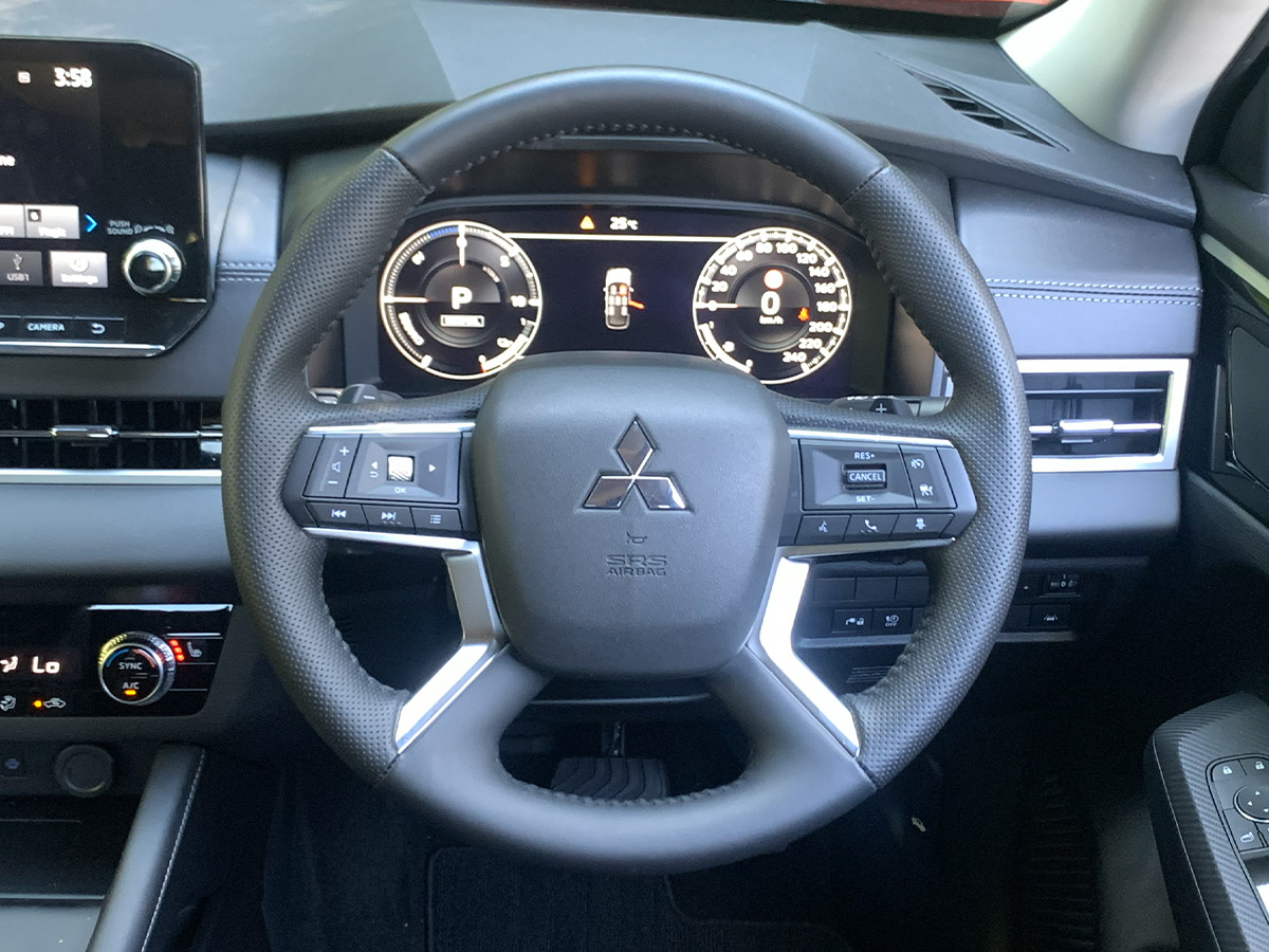 2025 Mitsubishi Outlander XLS PHEV Hybrid 4WD