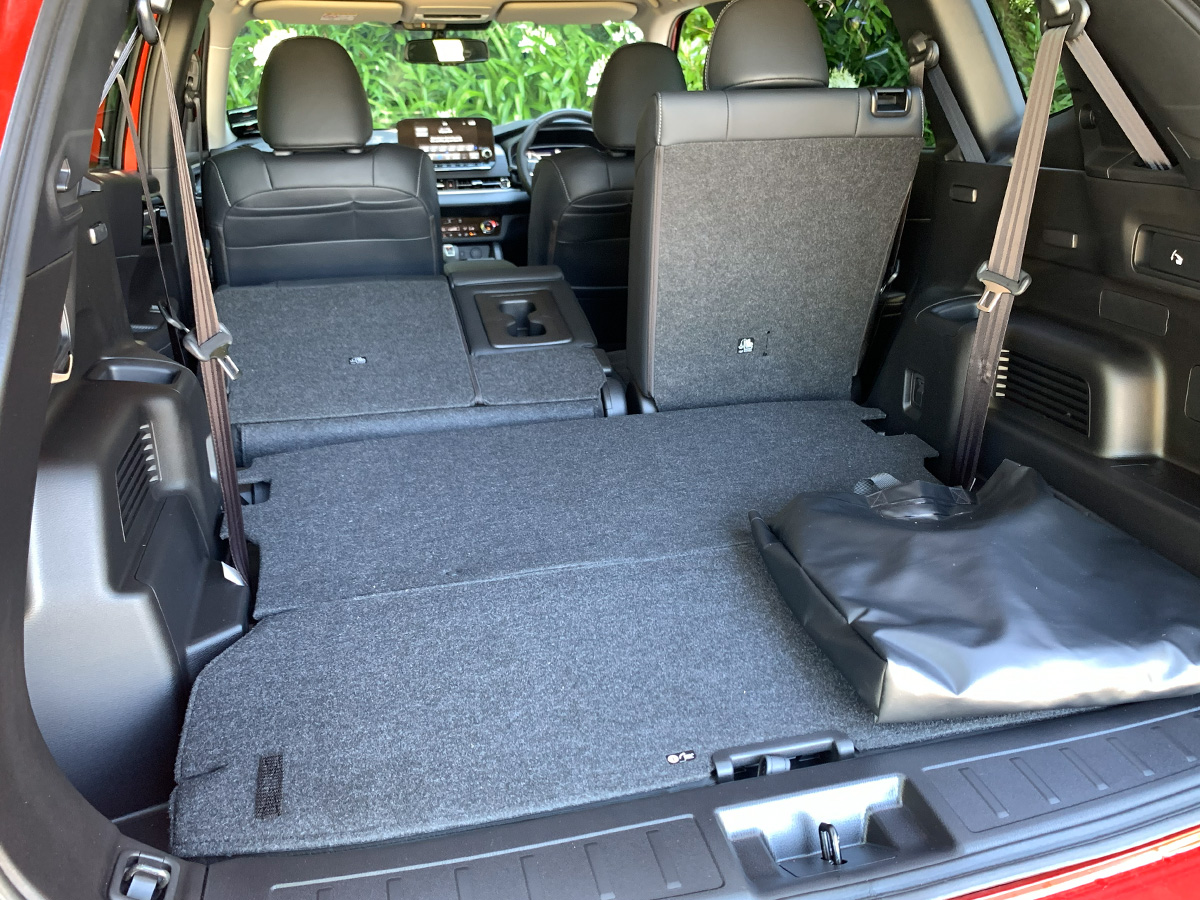 2025 Mitsubishi Outlander XLS PHEV Hybrid 4WD