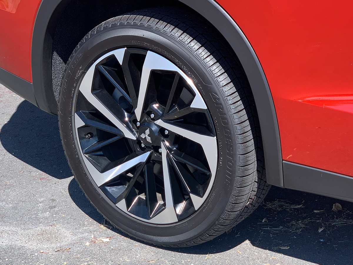 2025 Mitsubishi Outlander XLS PHEV Hybrid 4WD