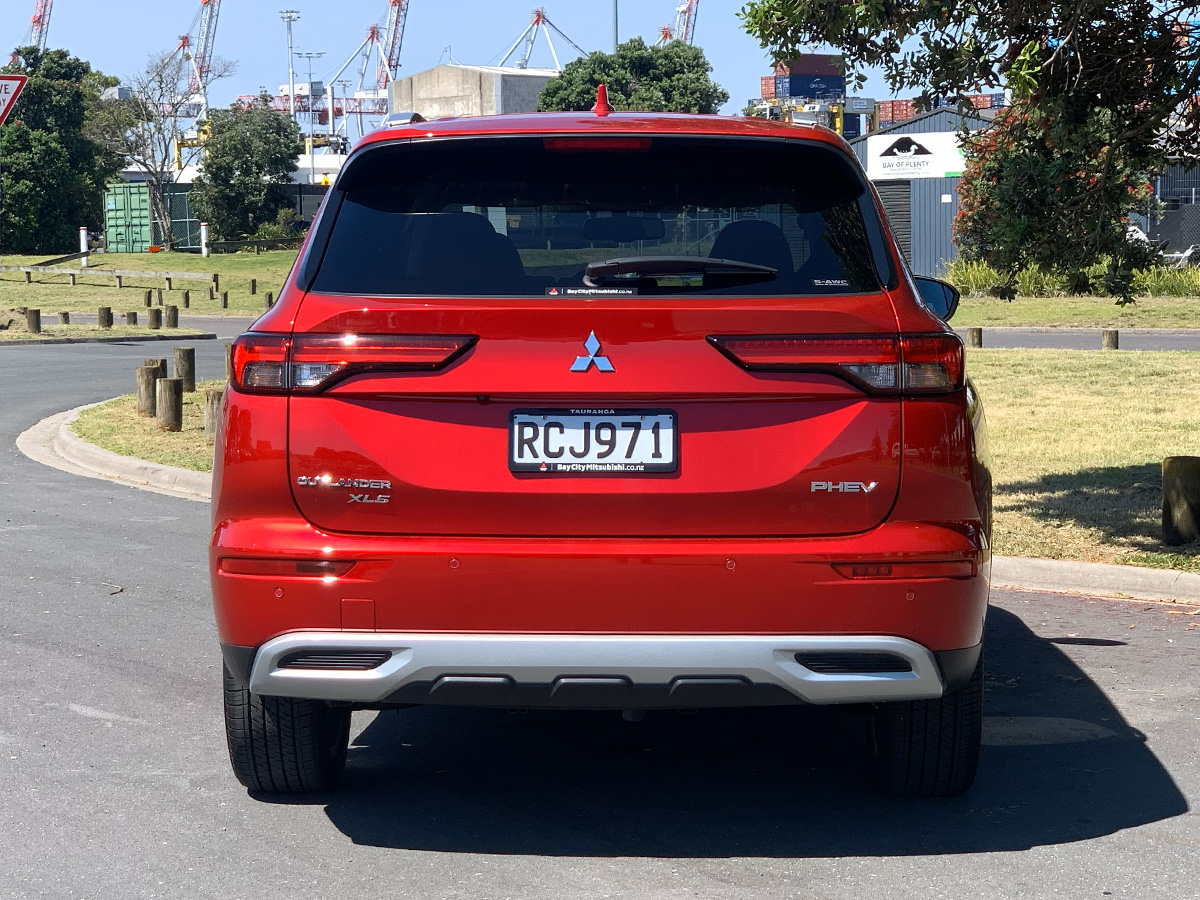 2025 Mitsubishi Outlander XLS PHEV Hybrid 4WD