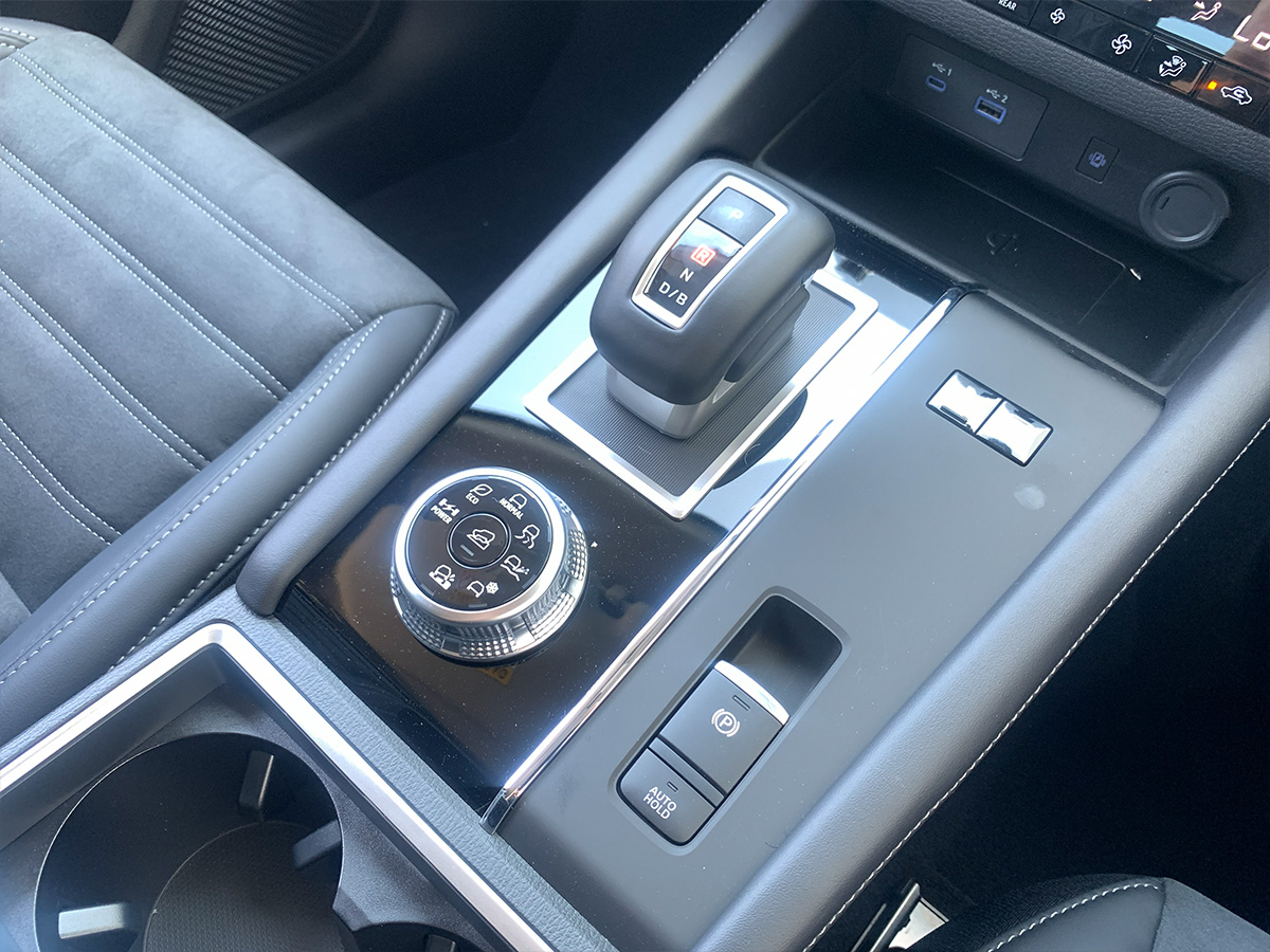 2025 Mitsubishi Outlander XLS PHEV Hybrid 4WD