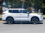 2025 Mitsubishi Outlander XLS PHEV Hybrid 4WD