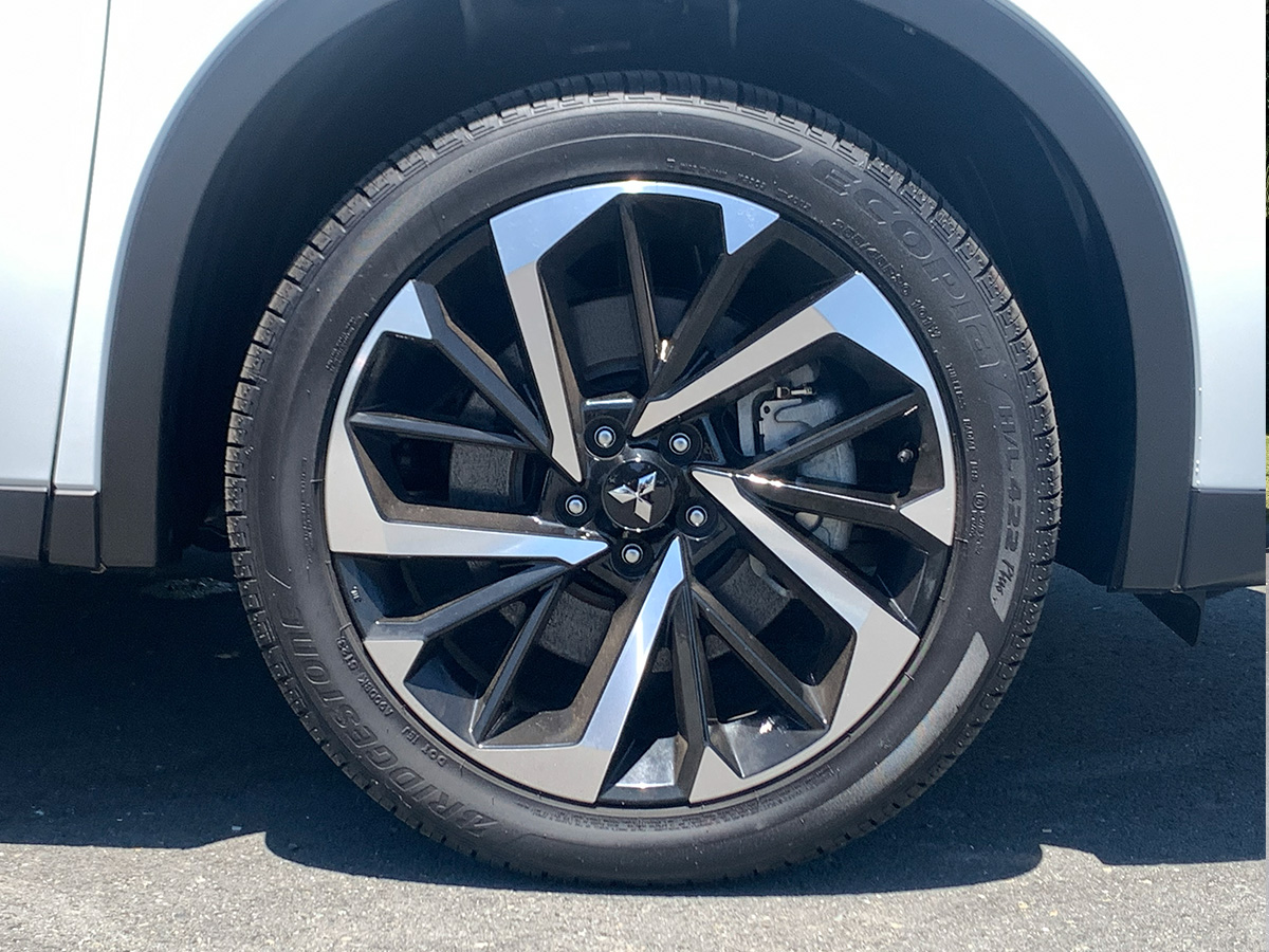 2025 Mitsubishi Outlander XLS PHEV Hybrid 4WD