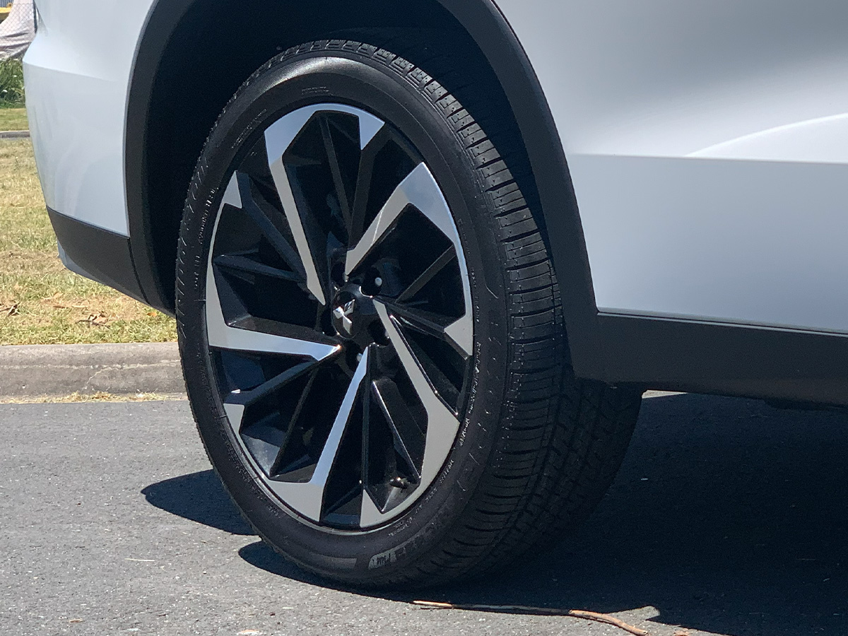 2025 Mitsubishi Outlander XLS PHEV Hybrid 4WD