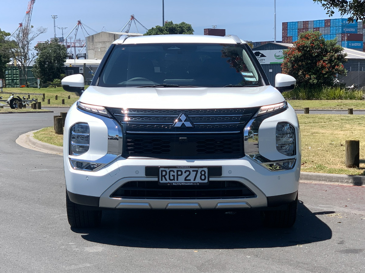 2025 Mitsubishi Outlander XLS PHEV Hybrid 4WD