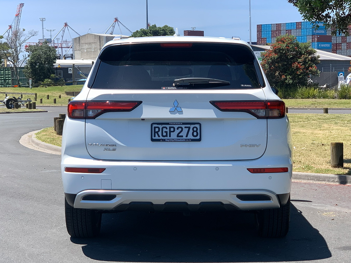 2025 Mitsubishi Outlander XLS PHEV Hybrid 4WD