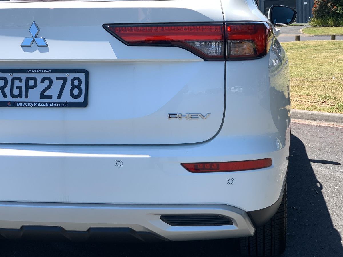 2025 Mitsubishi Outlander XLS PHEV Hybrid 4WD