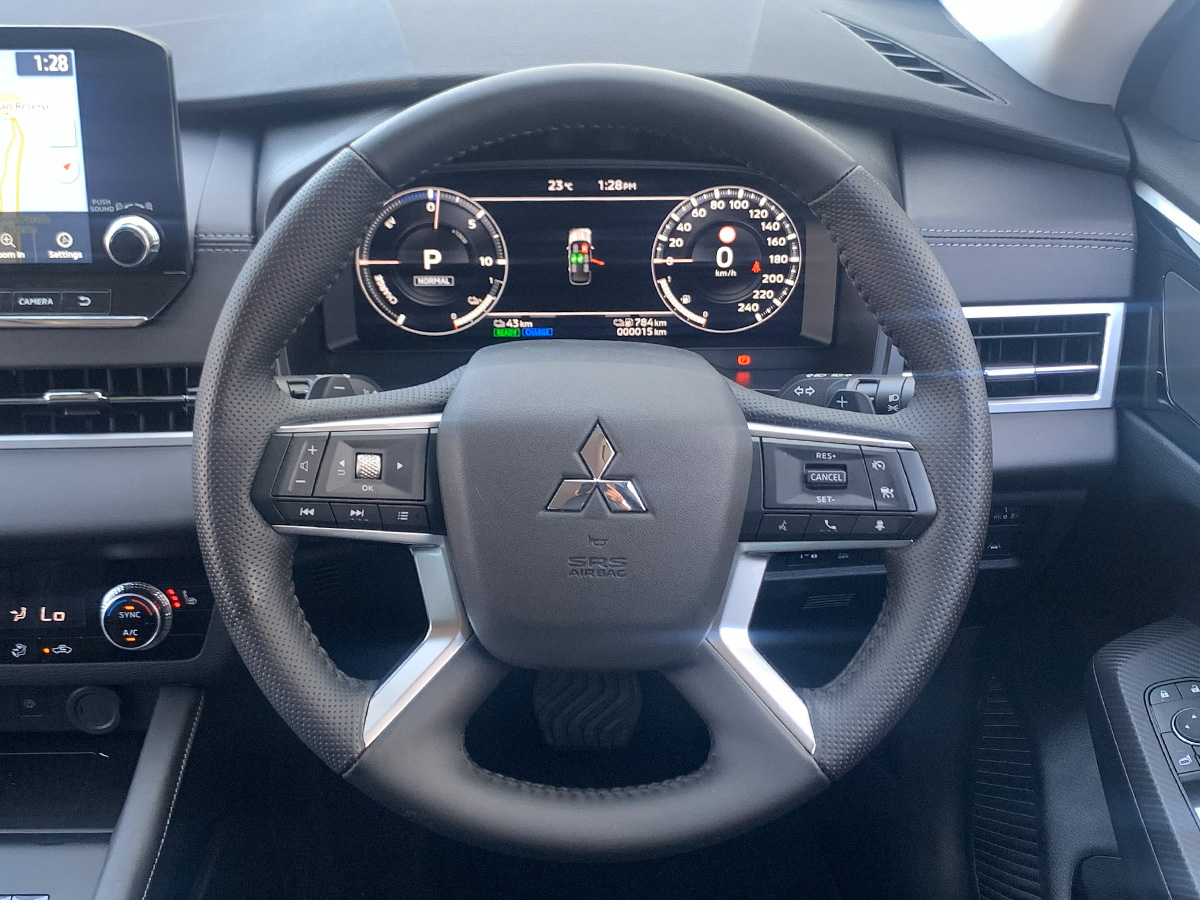 2025 Mitsubishi Outlander XLS PHEV Hybrid 4WD