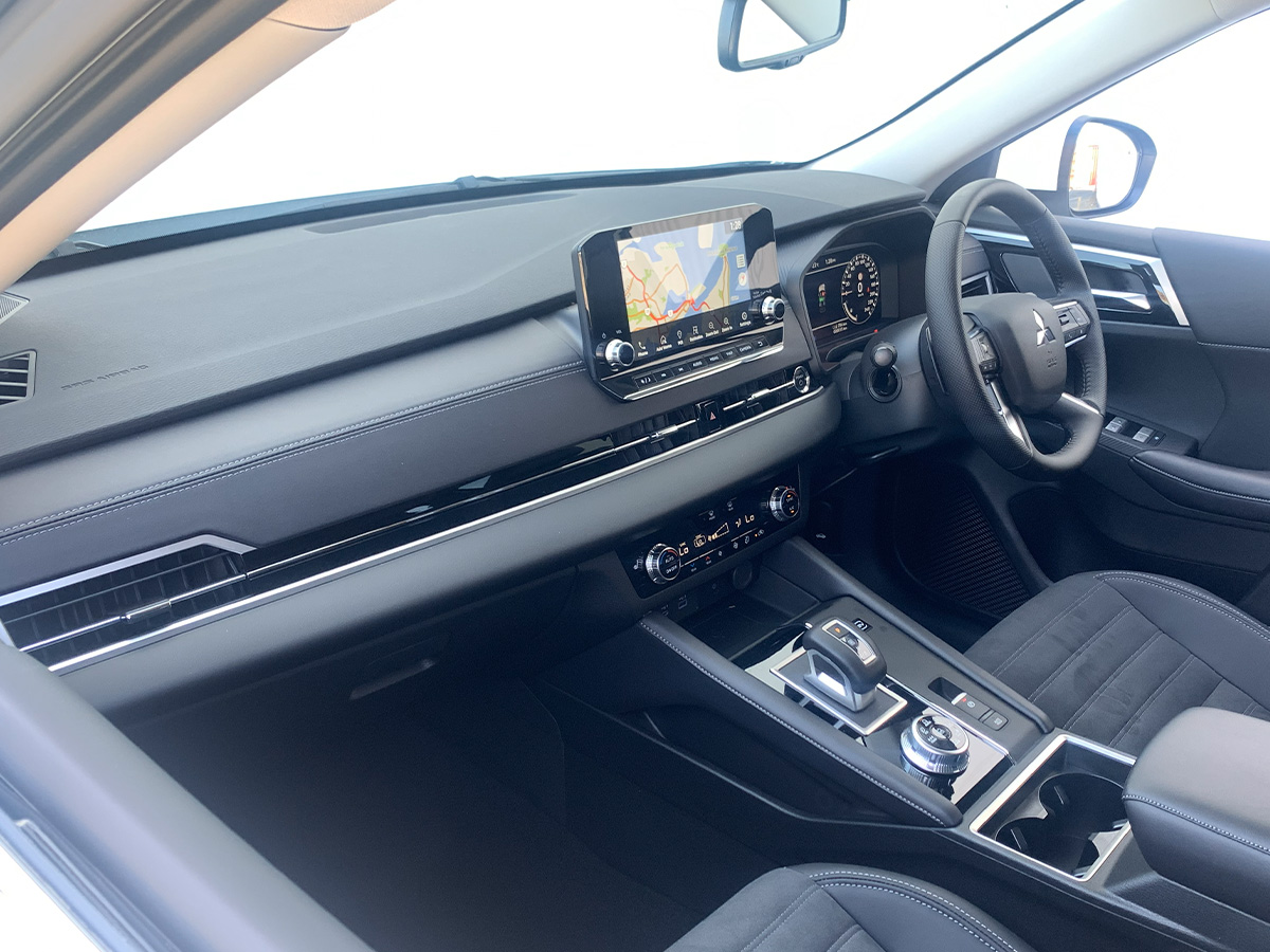 2025 Mitsubishi Outlander XLS PHEV Hybrid 4WD