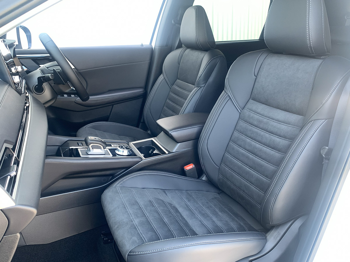 2025 Mitsubishi Outlander XLS PHEV Hybrid 4WD