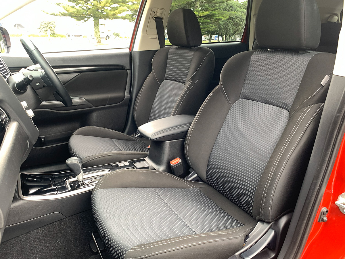 2021 Mitsubishi Outlander LS 2.4L Petrol 7 Seater Automatic