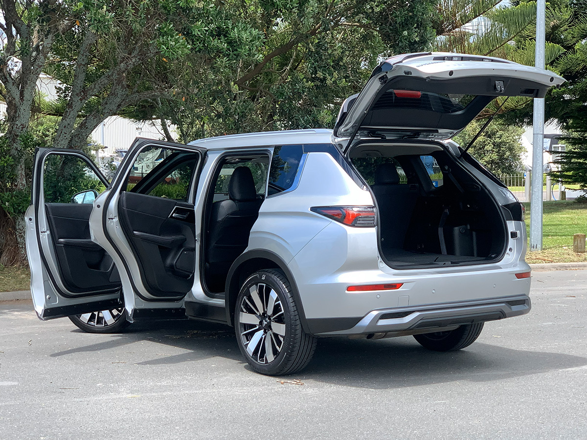 2025 Mitsubishi Outlander XLS 4WD 7 Seater 2.5L Petrol Auto