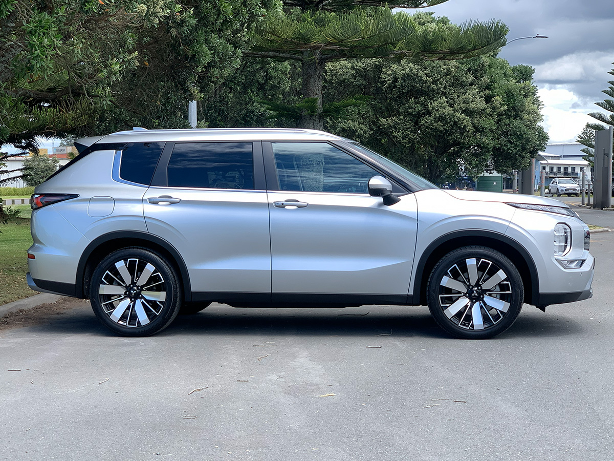 2025 Mitsubishi Outlander XLS 4WD 7 Seater 2.5L Petrol Auto