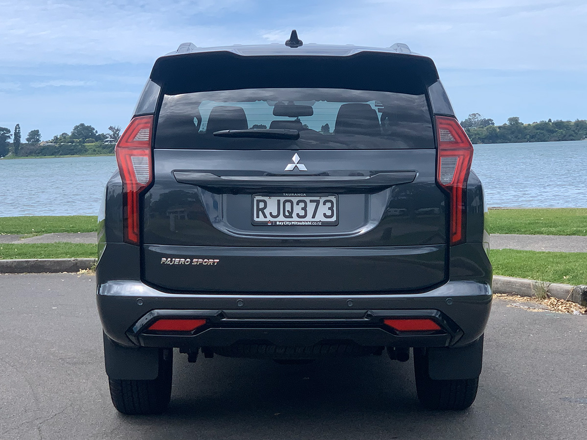 2025 Mitsubishi Pajero Sport VRX Black Edition