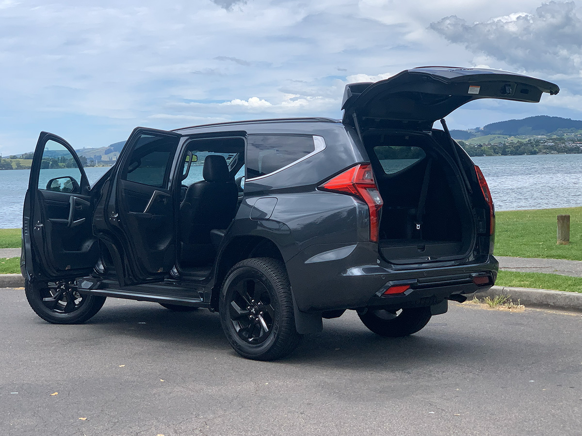 2025 Mitsubishi Pajero Sport VRX Black Edition