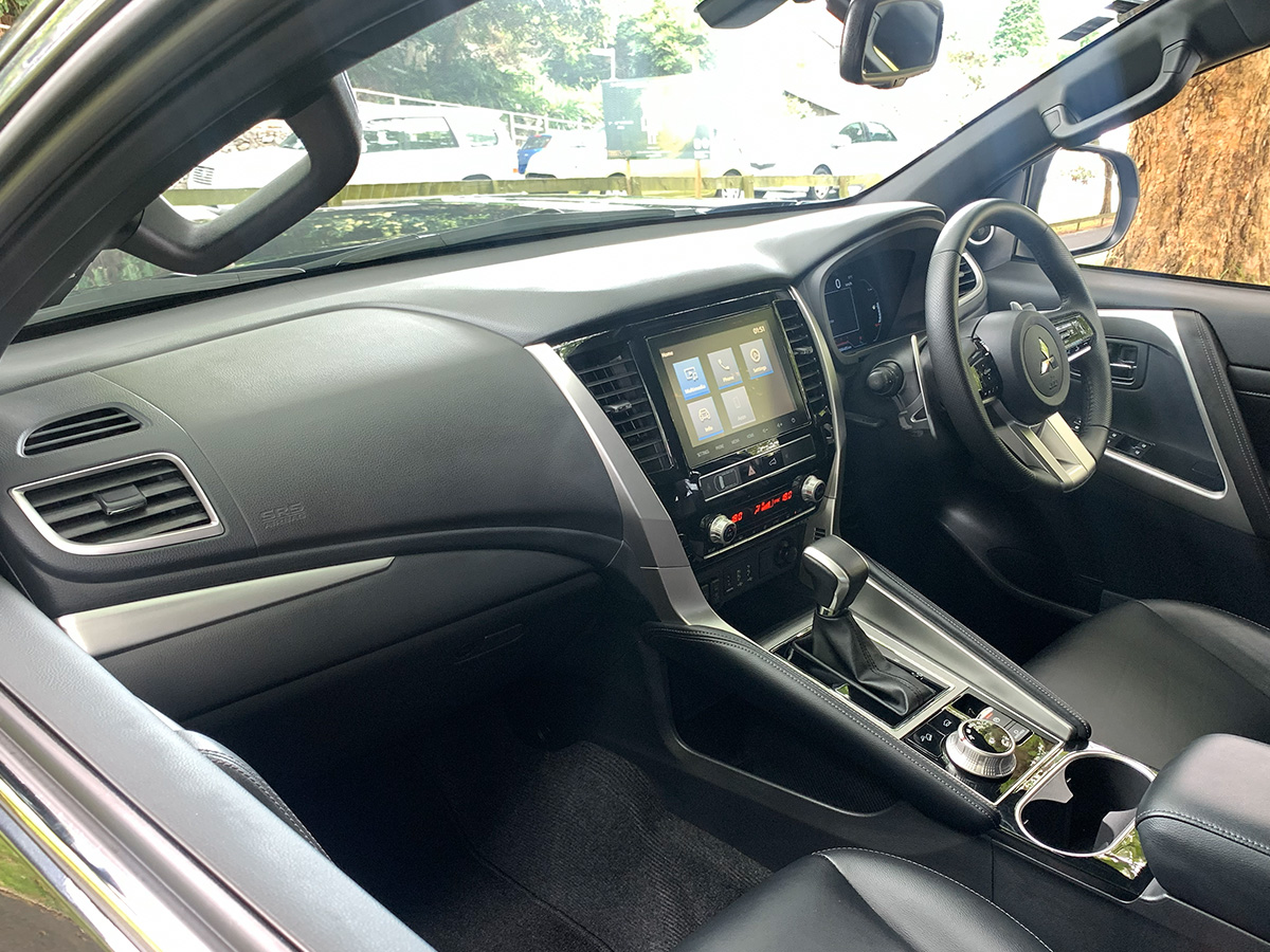 2025 Mitsubishi Pajero Sport VRX Black Edition